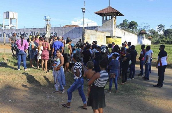 Familiares Identifican restos de víctimas en un motín carcelario en Brasil