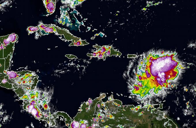 Diez provincias del país en estado de alerta por depresión tropical