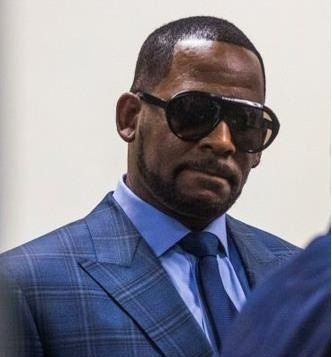 El cantante estadounidense R.Kelly fue detenido por acusaciones de  pornografía infantil