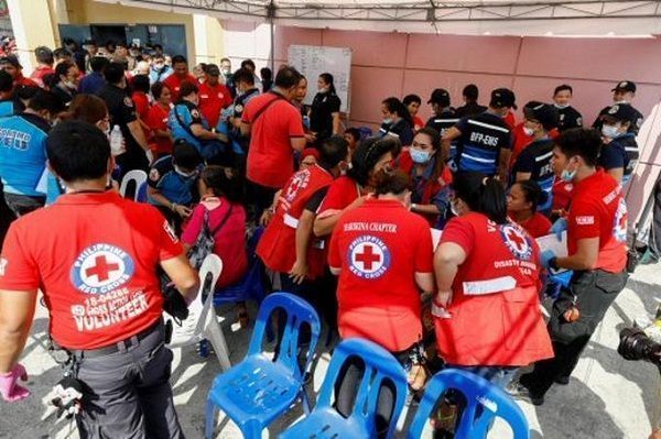 Cumpleaños de exprimera dama de Filipinas se empañan con masiva intoxicación
