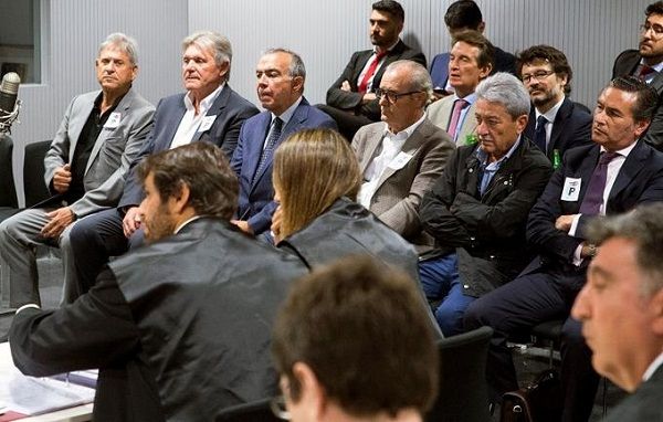 Banqueros españoles son juzgados por compras “irregulares”