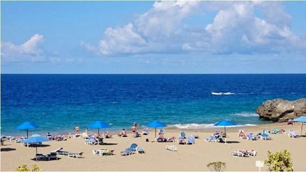Dominicanos que vienen como turistas gastan casi 50% más por noche que el turista extranjero