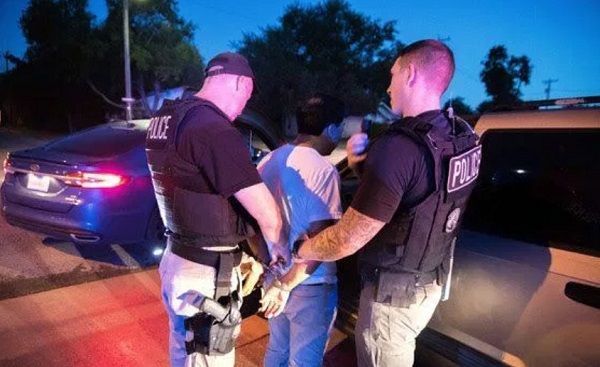 Se quita grillete electrónico para evitar su deportación y todo termina mal. ICE lo descubre de inmiediato