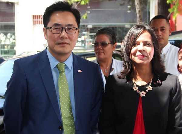 Embajada China apoya a Pro Consumidor para mejorar el Barrio Chino