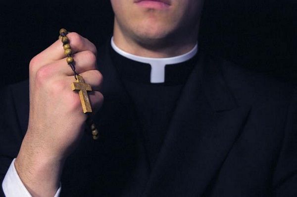 En Nueva York Destituyeron dos sacerdotes acusados de abuso sexual