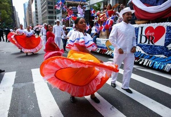 Dominicanos salen con orgullo a la calle de EEUU para Celebrar