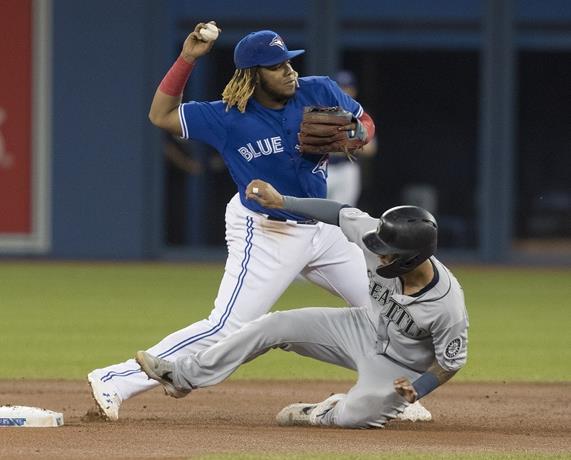 Vladimir Guerrero Jr. abandona partido por dolor en una rodilla