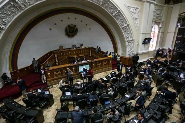 Oficialismo de Venezuela regresa al Congreso después de dos años