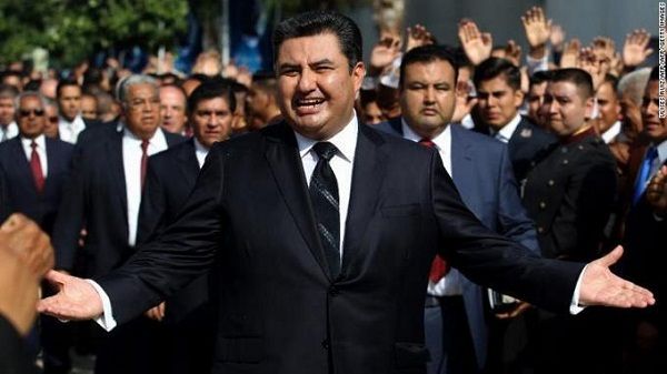 Líder de la iglesia La Luz del Mundo seguirá detenido en EEUU