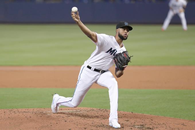 Alcántara blanquea KC, Soto: HR 33 y Ketel 32