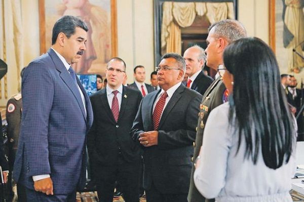 Caracas convoca a su Consejo