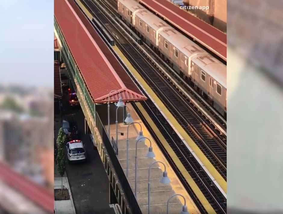 Padre se avienta con su hija de 5 años al Subway en El Bronx, pero ella sobrevive
