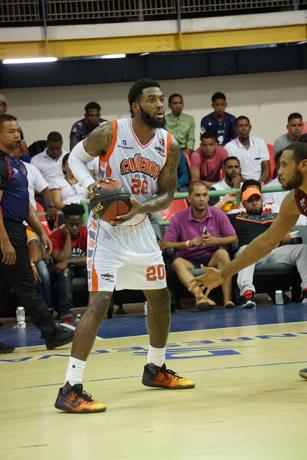 Leones de Santo Domingo quitan invicto a Reales