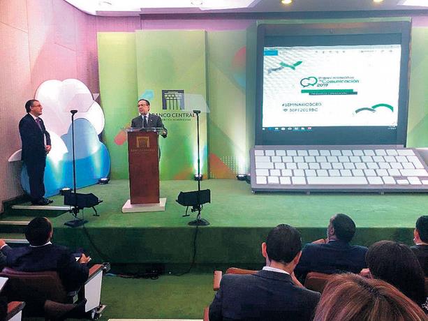 Valdez Albizu dice crédito privado se ha expandido en RD$58,115 millones