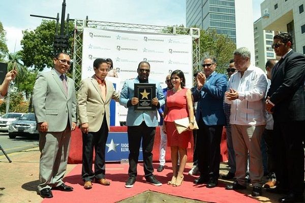 Wilfrido Vargas, tiene su estrella en el Bulevar