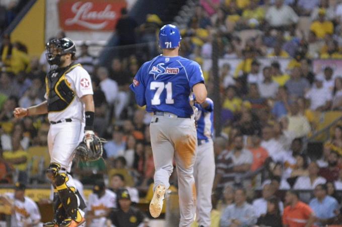 De la Cruz, Asencio y Rivera guían Licey a superar Águilas