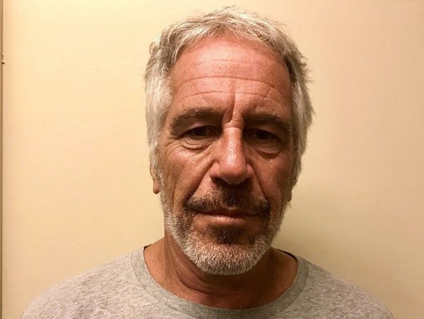 Epstein no se suicidó, “fue asesinado”: ex jefe forense de NYC revisa muerte de amigo de Trump y Clinton preso por abuso de menores