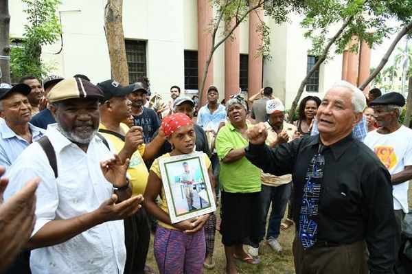 Los Peregrinos de El Seibo llevan 5 días en el Palacio