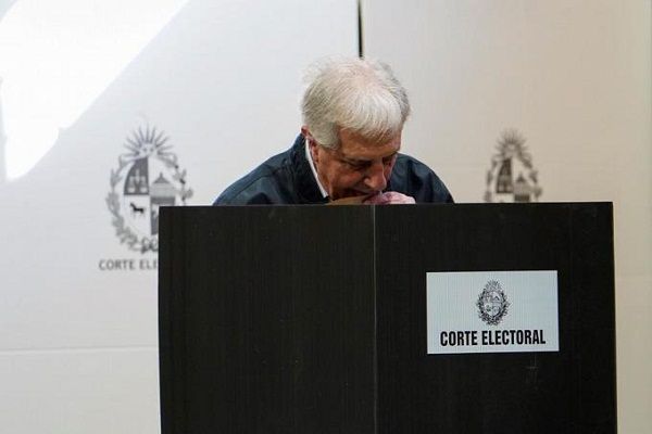 Cierra jornada electoral en Uruguay con 90 % de participación