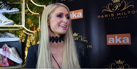 Paris Hilton reconoce que le gusta la música de J Balvin
