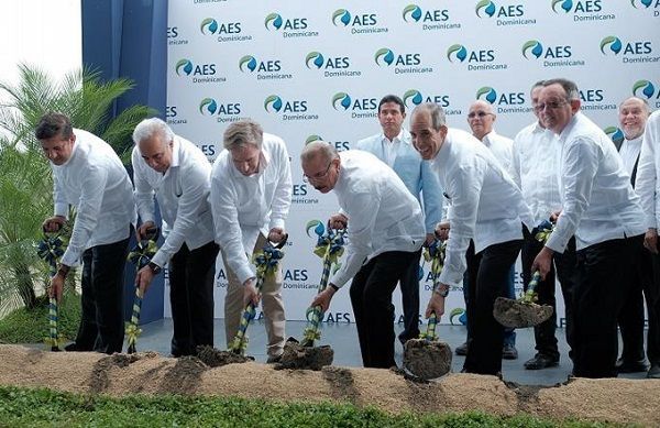 Con una inversión de unos U$60 millonesdejan iniciados los trabajos para la construcción del parque AES Bayasol