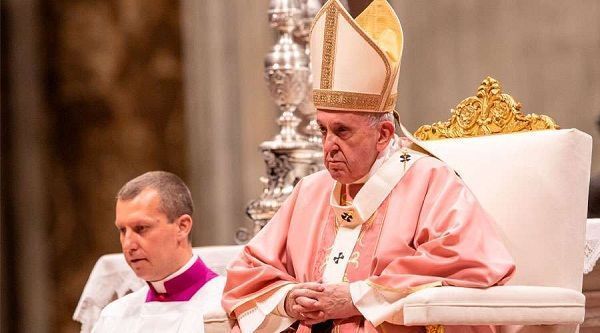 Francisco elimina secreto pontificio