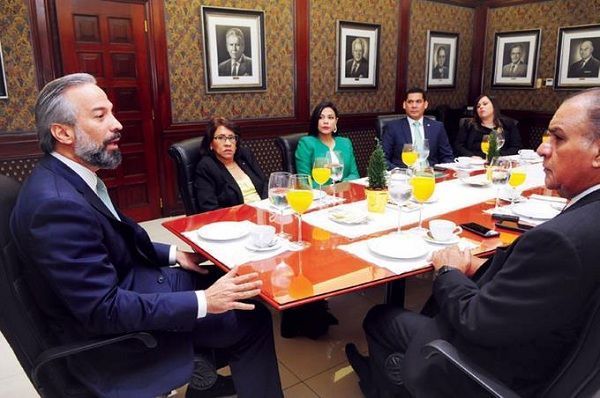 Empresas pagan sus nóminas por Caribe Express