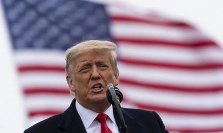 Trump no acepta responsabilidad por asalto al Capitolio