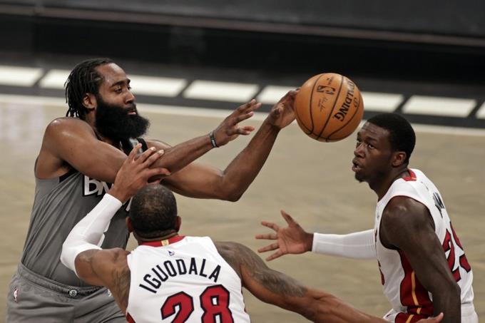 James Harden y Kevin Durant se destacan en triunfo de los Nets