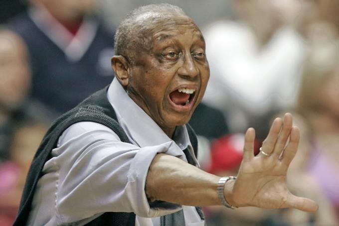 John Chaney, entrenador de baloncesto de Temple, muere a los 89 años