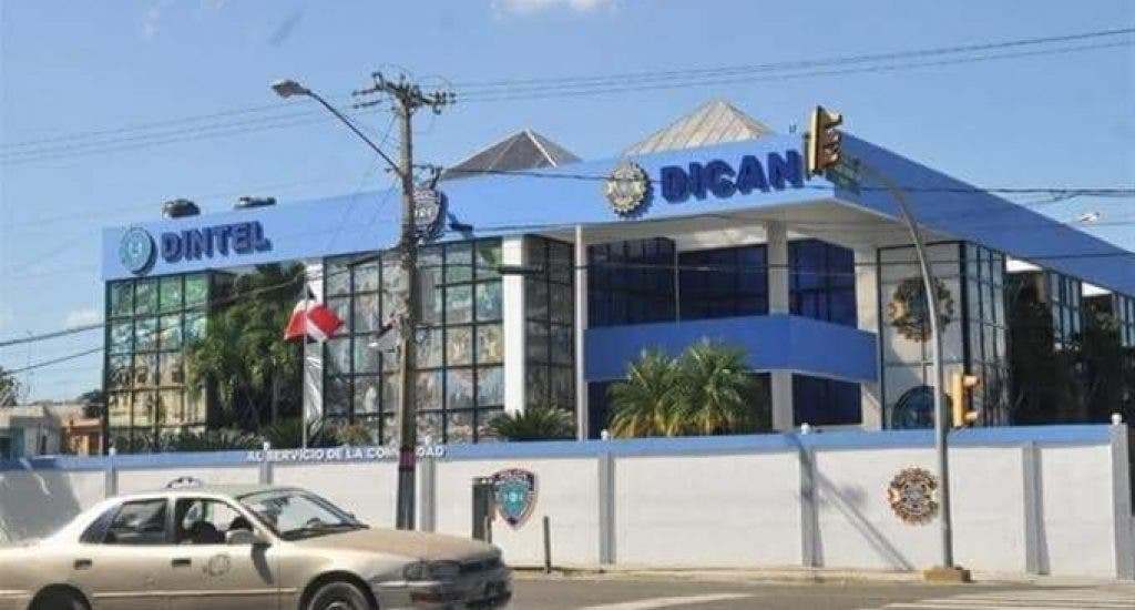 DICAN apresa 52 alegados vendedores de drogas; ocupa dinero y vehículos en operativos