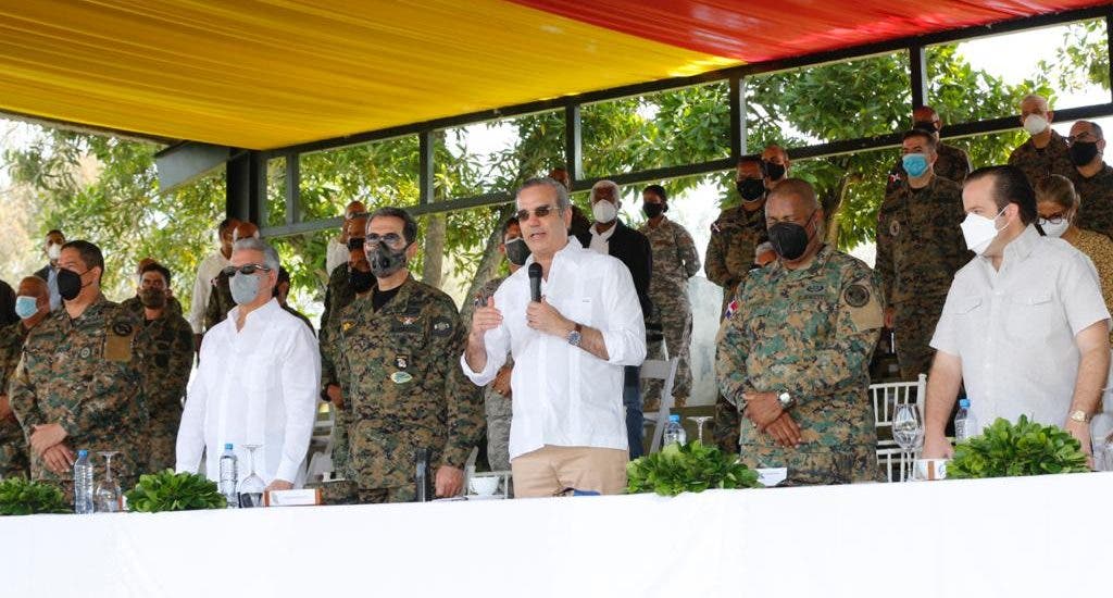 Abinader promete incremento salarial y otras mejoras a las Fuerzas Armadas