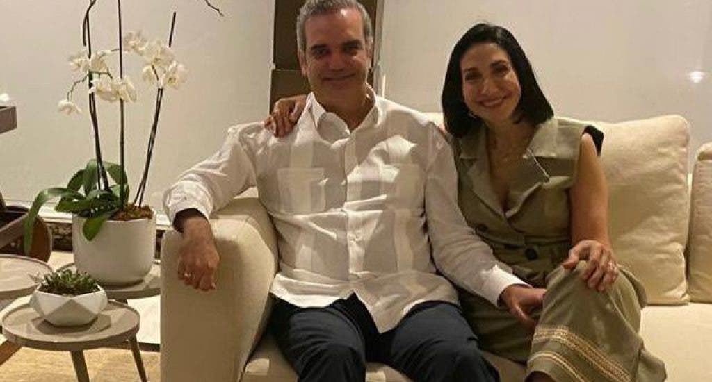 Presidente Abinader y la primera dama felicitan al pueblo dominicano por nuevo año