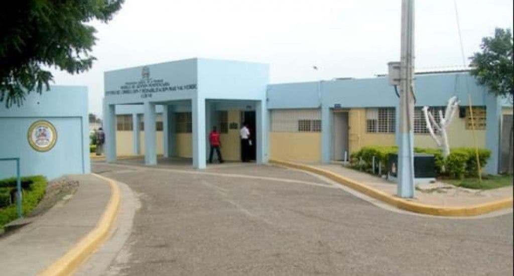 Apresan hombre por presuntamente intentar introducir drogas en la cárcel de Mao