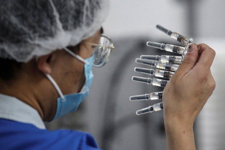 El fabricante chino Sinovac afirmó que su vacuna contra el coronavirus tiene una alta eficacia después que Brasil dijera que es del 50,38 %