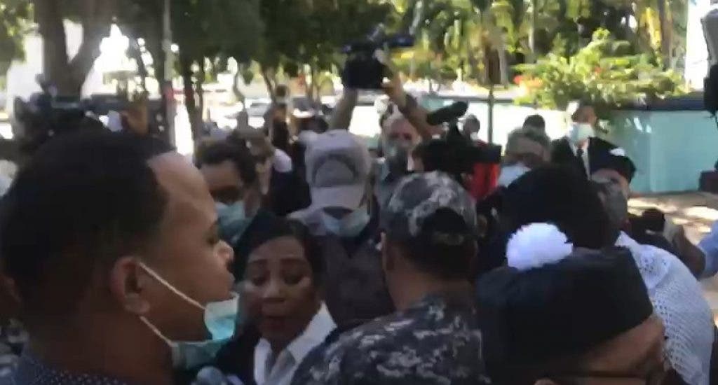 Abogados se enfrentan con armas blancas y bofetadas en medio de protestas contra presidente SCJ