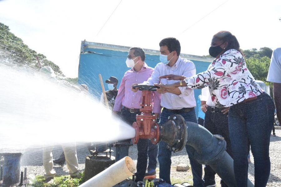Director INAPA pondera mejoría servicio en municipio de Haina durante encuentro con autoridades locales y dirigentes comunitarios