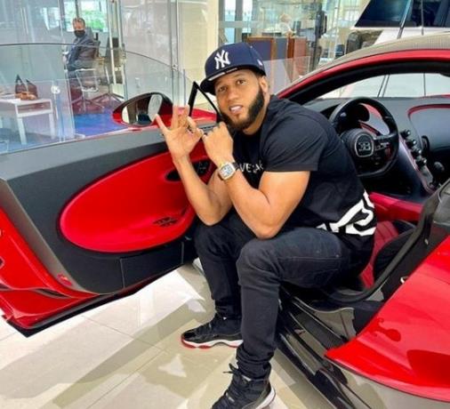 El Alfa se monta en un Bugatti y acelera «un lío urbano sin pie ni cabeza» entre boricuas y dominicanos