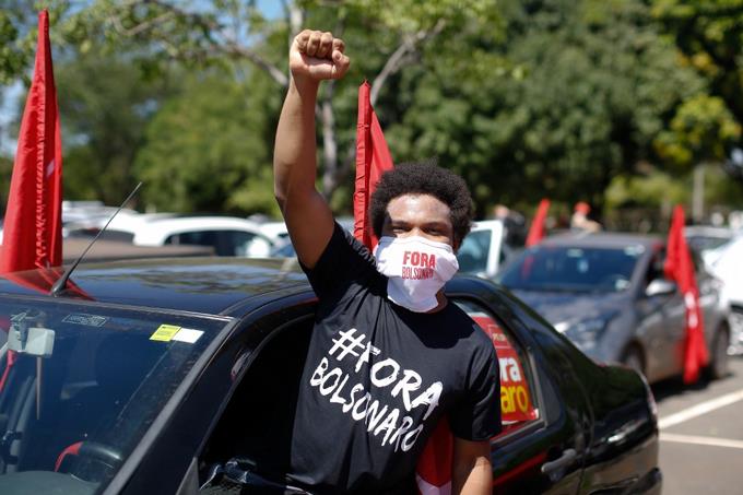 La izquierda sale a la calle en Brasil para pedir la destitución de Bolsonaro