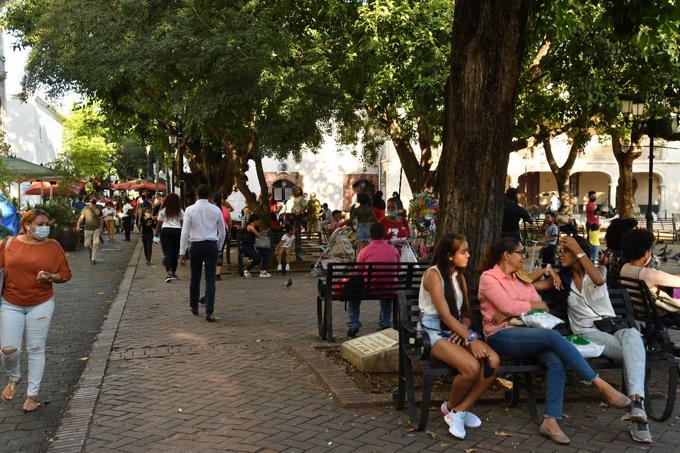 Se activan negocios Zona Colonial con extensión del toque de queda