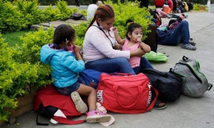 El papa pide pasillos humanitarios para menores migrantes no acompañados
