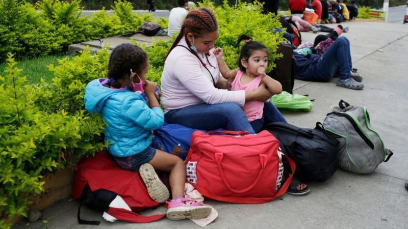 El papa pide pasillos humanitarios para menores migrantes no acompañados