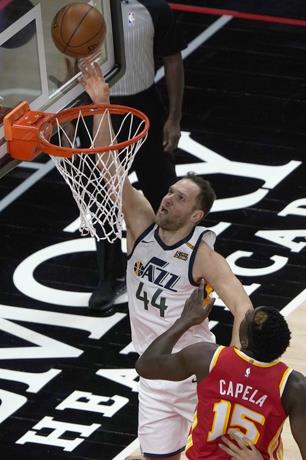 Clarkson lleva al Jazz a una victoria y sigue con la mejor marca de la NBA