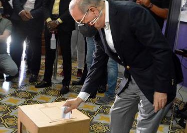 Danilismo se impone en Comité Central PLD