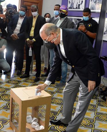 Danilismo se impone en Comité Central PLD