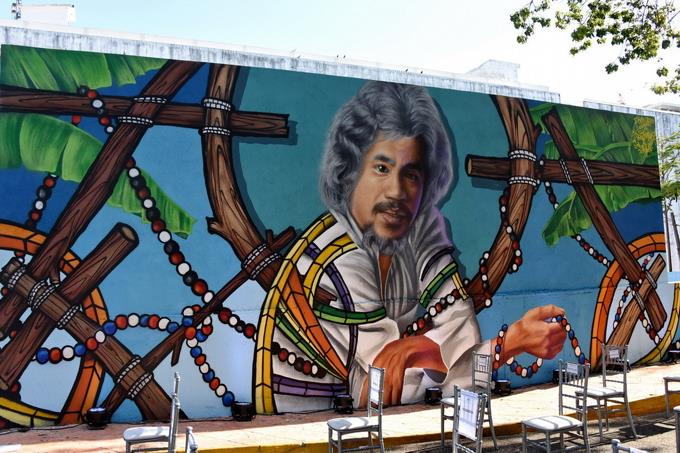 Johnny Pacheco recibe homenaje en Santo Domingo: una pintura suya en área de la Biblioteca Nacional