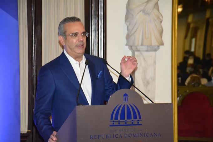 Abinader confía en la fuerza y entereza de la juventudrial