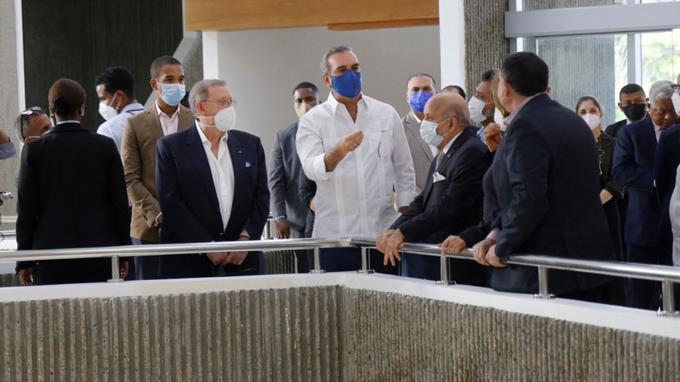 Abinader: «Las vacunas llegarán en cualquier momento»