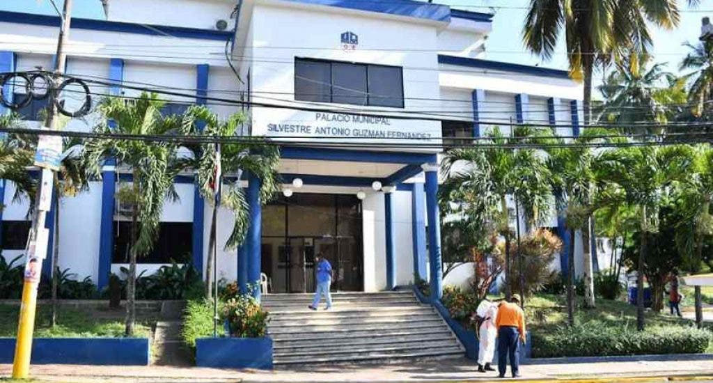 Demandan por RD$5 millones al alcalde de SDO y otros funcionarios del Ayuntamiento