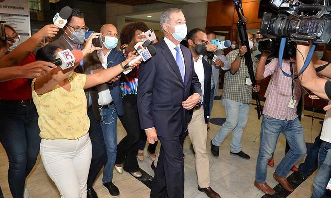 Es por desfalco y corrupción que investigan a exfuncionarios